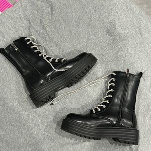 Size 7 - Azalea Wang combat boots - never worn.